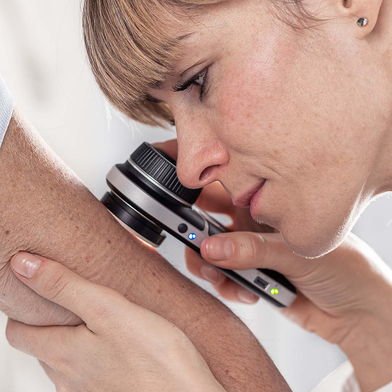 HEINE-medical-specialties-dermatology-In